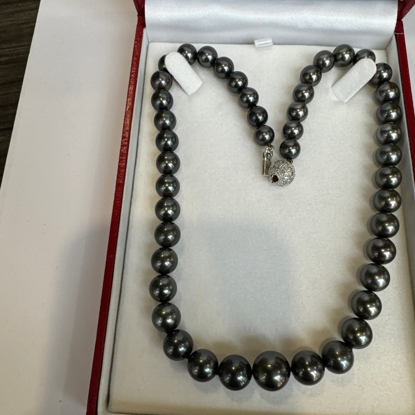 Tahitian BLACK. AAA Quality. Gem Quality Stands