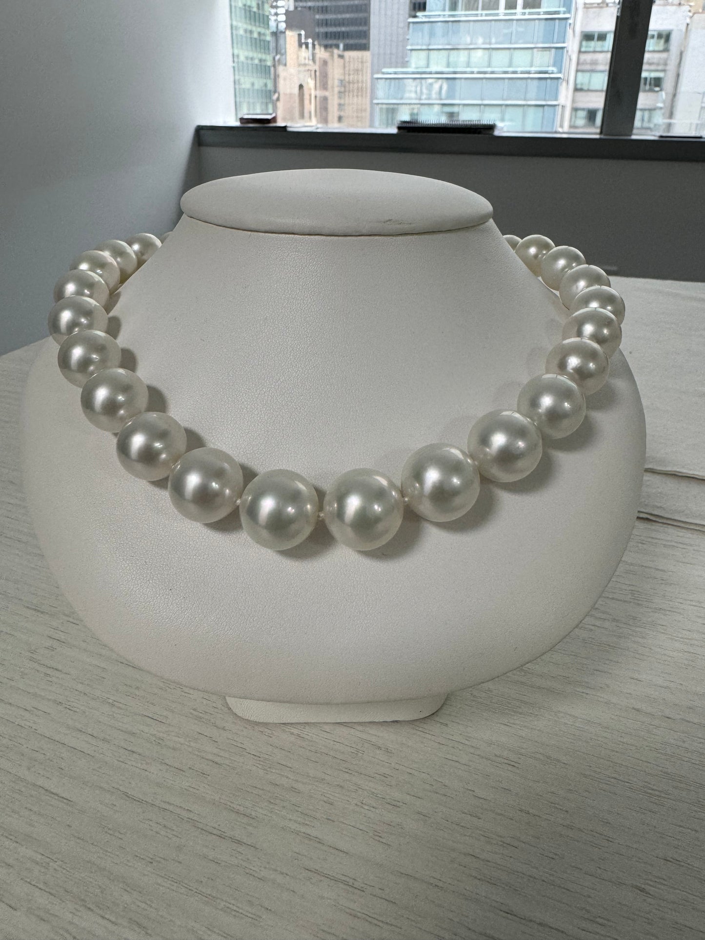 South seat Pearl necklace 14.1 x 16.1 mm lounge, clean, beautiful luster great matches with a 14 karat gold clasp