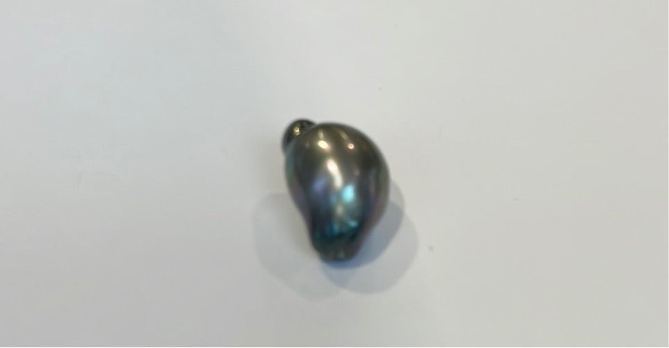 Tahitian South Sea Pearl. 25.5mm x 16mm