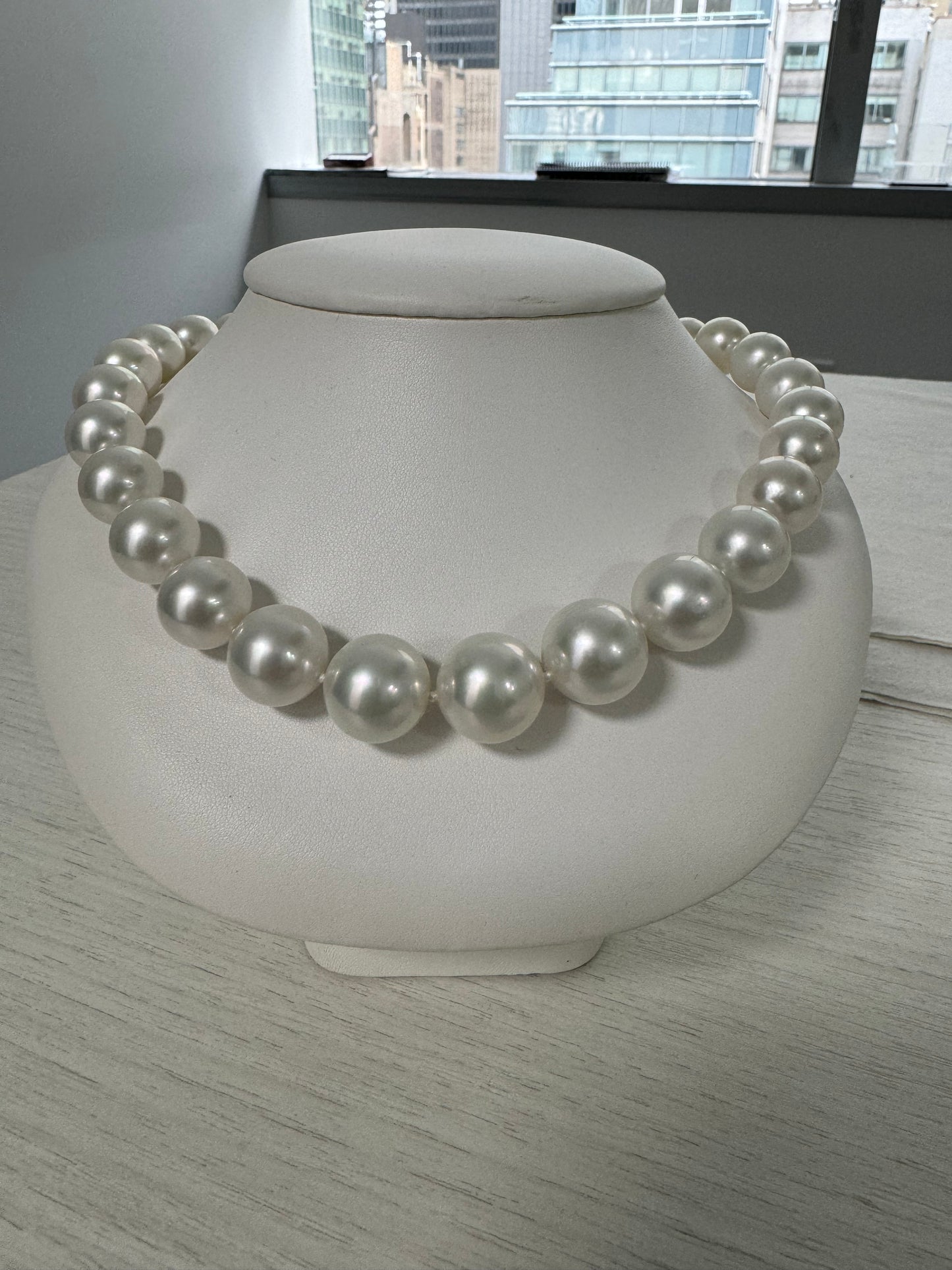 South seat Pearl necklace 14.1 x 16.1 mm lounge, clean, beautiful luster great matches with a 14 karat gold clasp