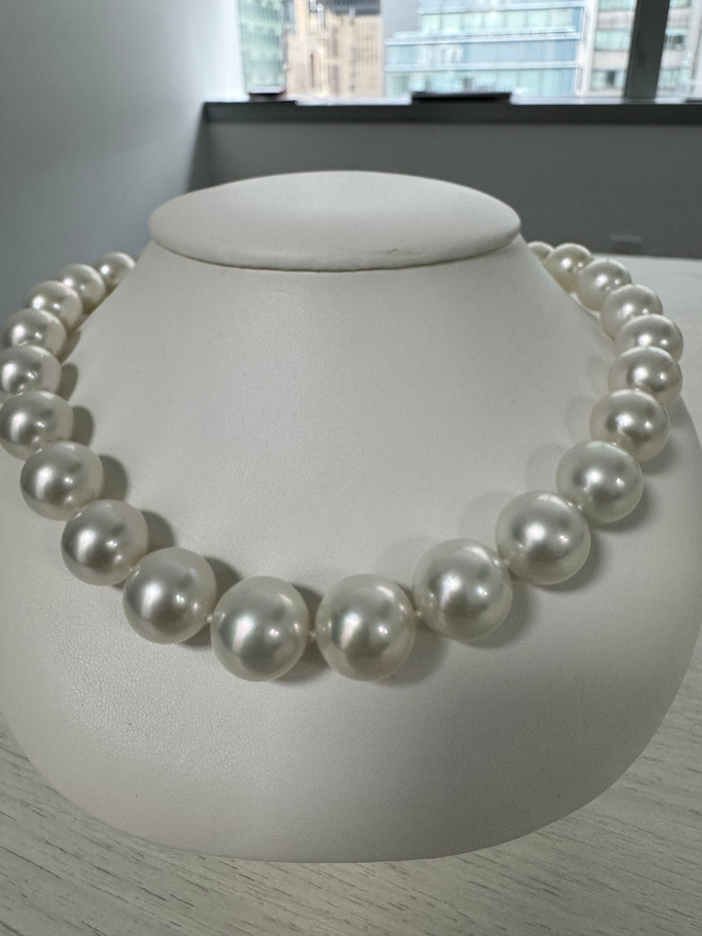 South Sea Pearl Neclace 13.2 x 16.99 mm beautiful luster in color, clean and round no spots 14 karat gold class