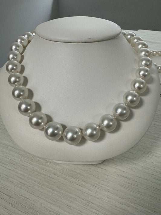 South Sea Pearl necklace 15 x 17.7 mm beautiful luster, round and clean