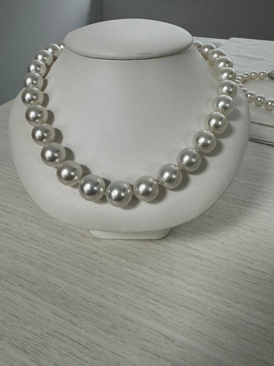 South Sea pearl necklace 15 x 17.1 mm gold Diamond clasp