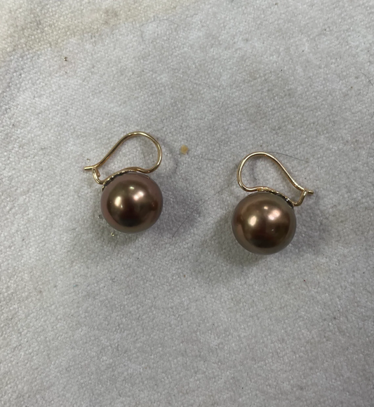 11mm Chocolate South Sea Pearl. 18k yellow gold posts