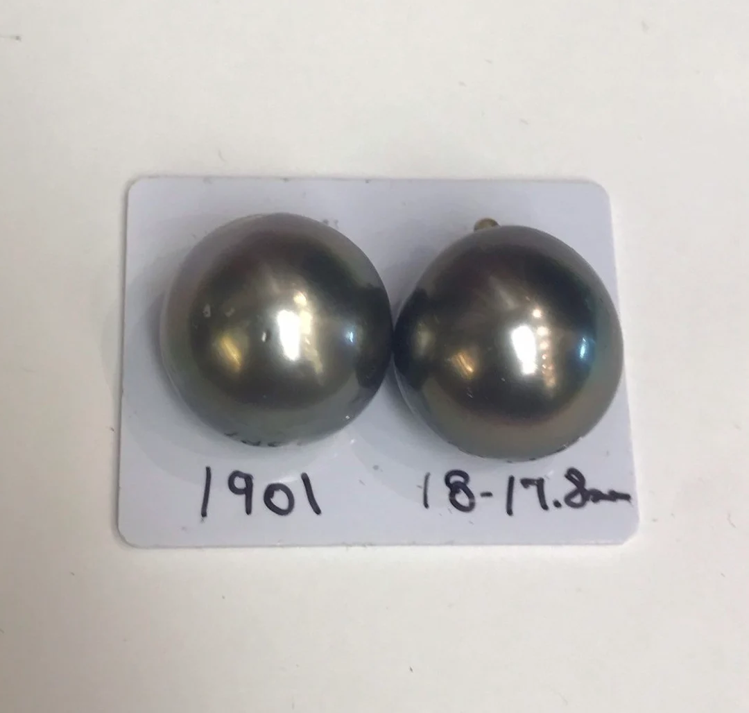 17.8y 18mm Tahitian South Sea Pearls Great Lustet and Luster. Button Shapes faces up Clean