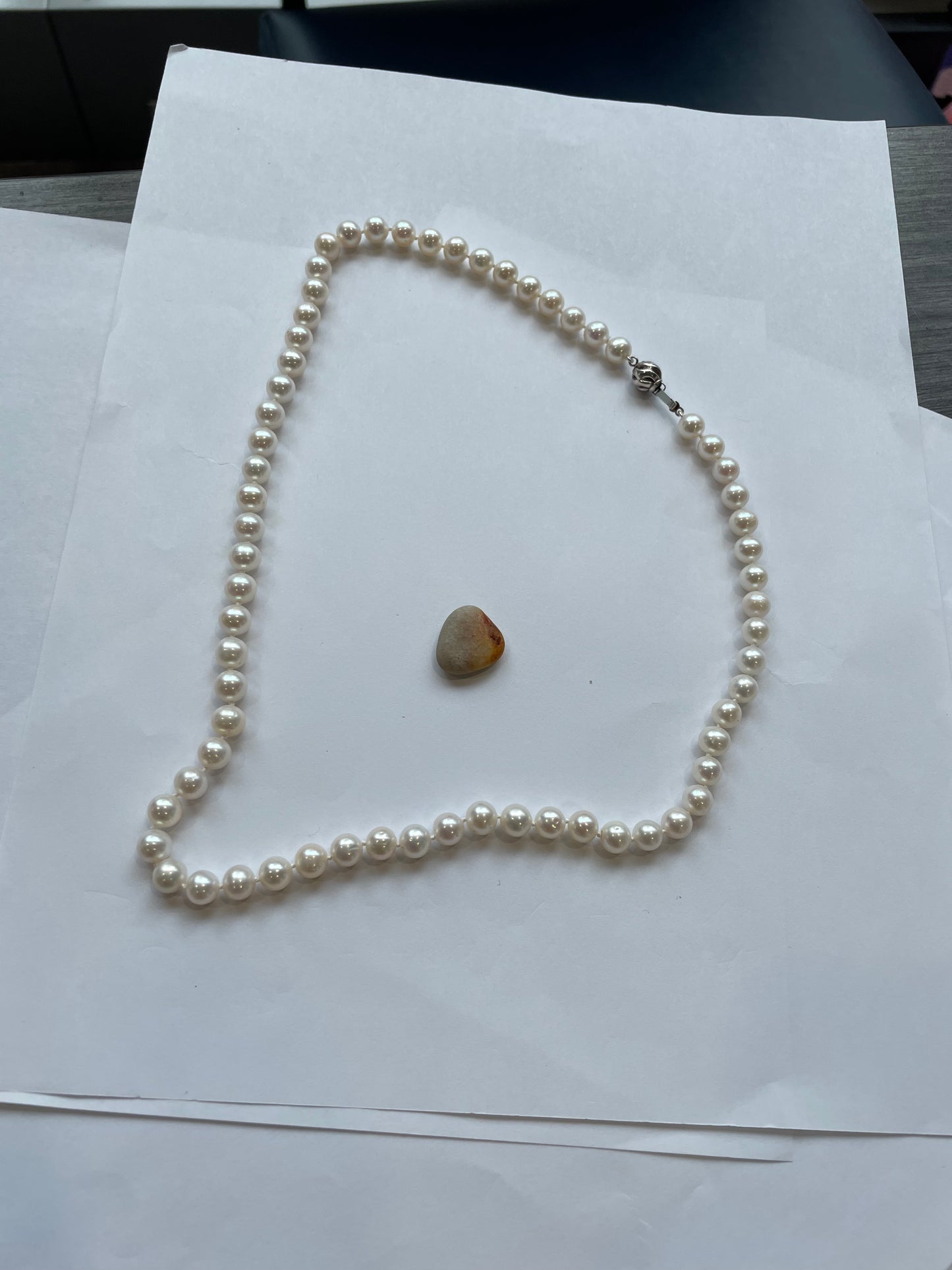 Cultured Freshwater Pearls. 20”. 10 Kt White Gold Clasp.