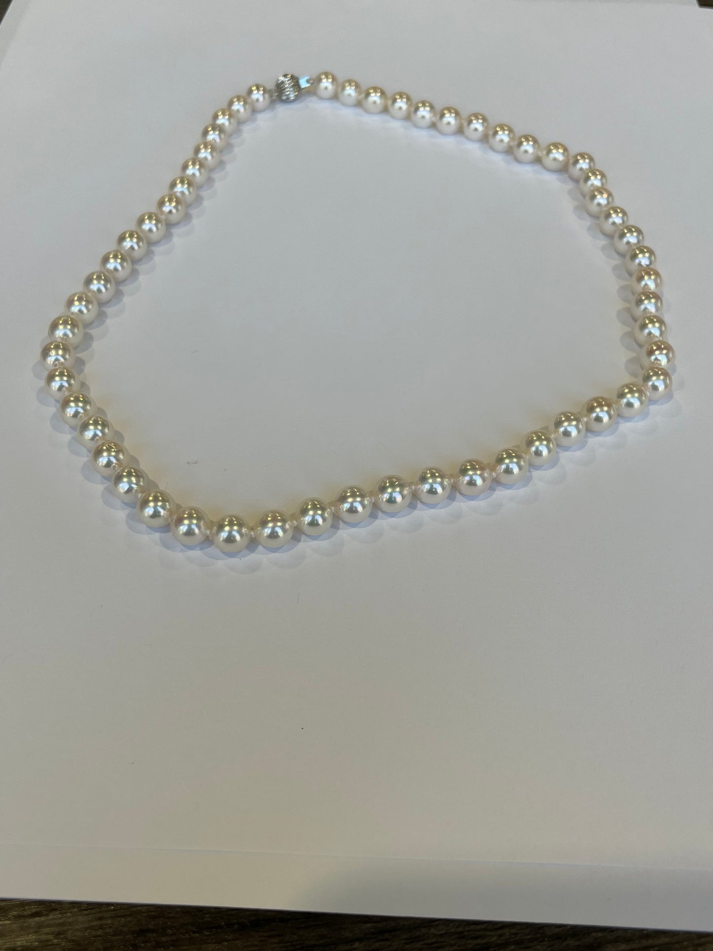 Akoya Pearls. 7x7.5mm.