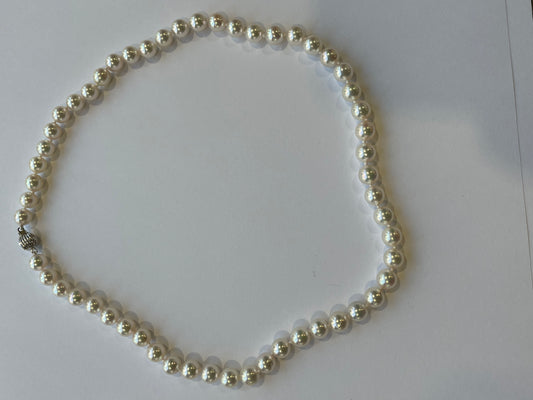 Akoya Pearls. 7x7.5mm.